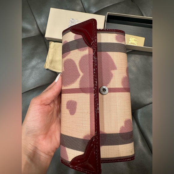 Burberry Wallet, Vintage, Great Condition - Picture 9 of 11
